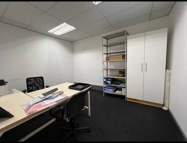 530M² WAREHOUSE TO LET IN STRIJDOMPARK